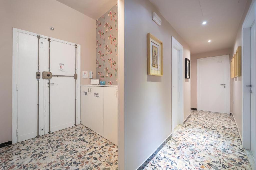 Boutique Rooms Carbonazzi 17 Cagliari Ngoại thất bức ảnh