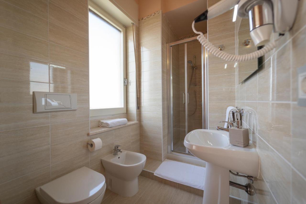 Boutique Rooms Carbonazzi 17 Cagliari Ngoại thất bức ảnh